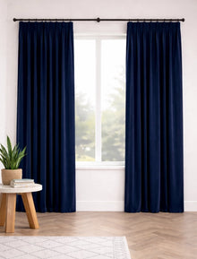 Samtvorhang Blau